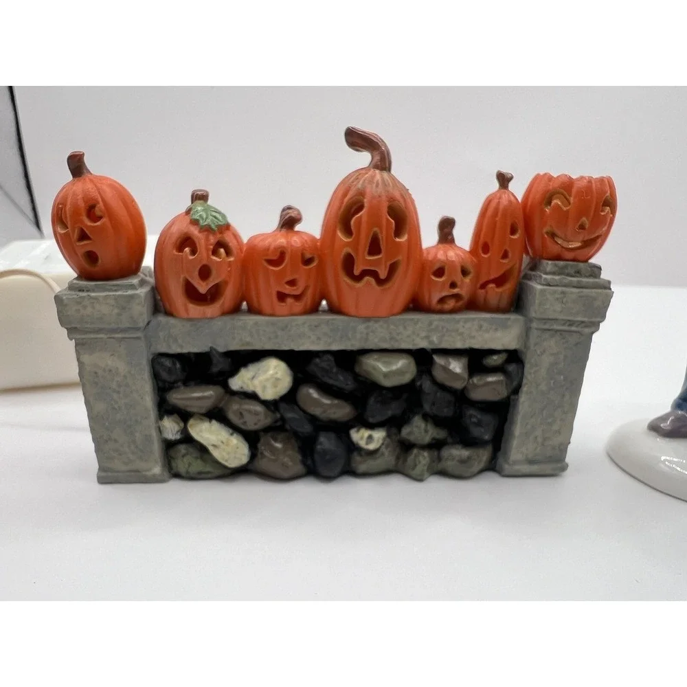 Department 56 Snow Village Halloween Lighting the Jack-O'-Lanterns 55117 & 55026